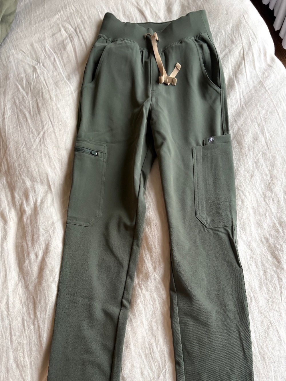 Figs Yola High-Rise Slim Scrub Pant- Short